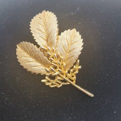 Crown Trifari Brooch Vintage Leaf Nature Gold Art Signed Original Detailed Pin
