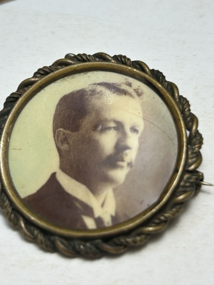 Victorian Mourning Brooch Photo Pin Man C-clasp