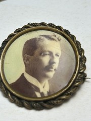 Victorian Mourning Brooch Photo Pin Man C-clasp