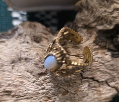 S Coventry Empress Dragon’s Breath Goldtone Faux Fire Opal Filagree Ring Sz 7.25