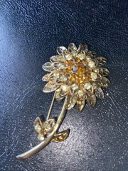 Vintage 1960’s Amber/Clear Rhinestone Goldtone Flower Brooch Pin w/ Secure Clasp