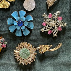 14 Vintage Flower Brooch Lot W/ Enameled Moonglow Sunflower Orchid Lisner Pavé