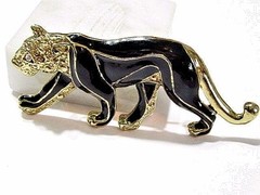 LARGE FEMALE LION ON THE PROWL BLACK ENAMEL DETAILED FANCY 1980’S FASHION