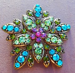 Exquisite Vintage Blue, Green & Fuschia Crystal Gold-Tone Sunburst Brooch/Pin