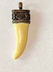 VTG HILDIE & JO TUSK PENDANT BRONZE AND GLASS TUSK 2″
