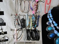 9# Vintage-Now 203pc Costume Jewelry Necklace Earrings Pins Bracelets Lot (Bb14
