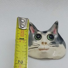Vintage Handmade Clay Painted Cat Brooch Grey White Green Eyed Tabby 1 3/4″