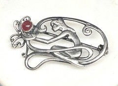 K28 Filigree Irish Fairytale 1.35” Brooch 4g Vintage 1950-1970s