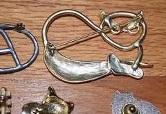 Lot of 8 VTG Cat Pins Brooch Brushed Gold Tone Silver Tone AJC TWC LR Tabby