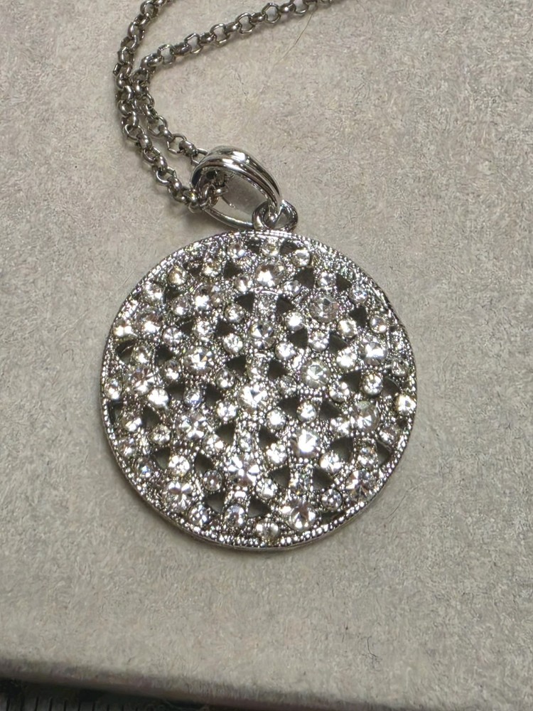 Gorgeous Vintage Silver Tone Crystal Circle Necklace 20 Inch