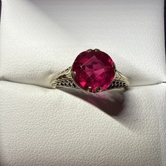 Antique. 14K Gold 1.5 Carat Ruby Antique Filigree Ring Size 6.5 Grams 2.0