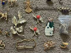 Huge Vintage Estate Costume Jewelry Lot About 125 Pieces Many Wearable