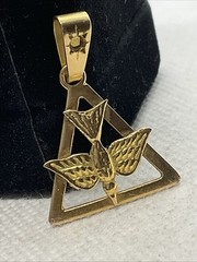 VINTAGE HANDMADE 19K Yellow Gold FLYING BIRD TRIANGLE Charm Pendant w/17K Lock