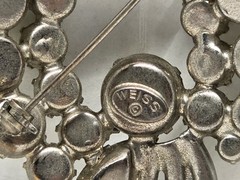 Weiss Signed Smoky Grey Gray Rhinestone Wreath Brooch GLITTERING!