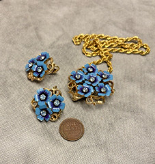 Vtg Avon Forget Me Not Flower Pendant Brooch Necklace & earrings Blue Flowers