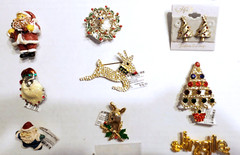 21 pc CHRISTMAS JEWELRY LOT BROOCH EARRINGS RHINESTONE GERRY’S, LIA, JJ, AVON +