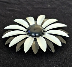 Vtg Black & White Enamel Double Layered Daisy Flower Brooch Pin 3″ Mod 60s Retro