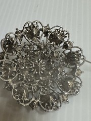 VTG STYLE DOMED 1.75”D BROOCH PIN SILVER TONE BLUE SAPPHIRE BLUE RHINESTONES
