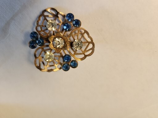 Blue/Clear Crystals Rhinestones Gold Tone Flower Vintage Brooch Pin 1 1/2” B26