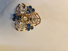 Blue/Clear Crystals Rhinestones Gold Tone Flower Vintage Brooch Pin 1 1/2” B26