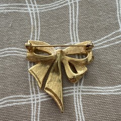 Vintage Gold Tone Black Enamel Bow Brooch Pin & Clip-On Earrings Jewelry Set