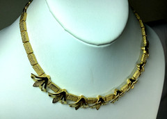 1960 Necklace Choker Collar Textured Gold Tone Leaf Thistle NN32
