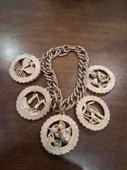 Vintage Gold Tone Sports Charm Bracelet 7″ Sailing, Skiing, Bowling, Golf…