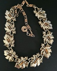 Signed Vintage Lisner Two Tone Amber/Brown Thermoset Oak Leaf Parure Set