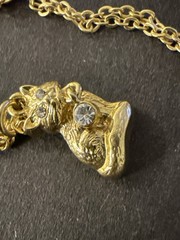 VTG Gold Tone Cat Necklace Rhinestone Kitten Pendant Holding Crystal Unmarked