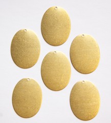 1 Hole Flat Oval 31.5x24mm (4)