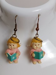 Vintage Dangle Singing Angel Earrings Unmarked 1″ SO CUTE!