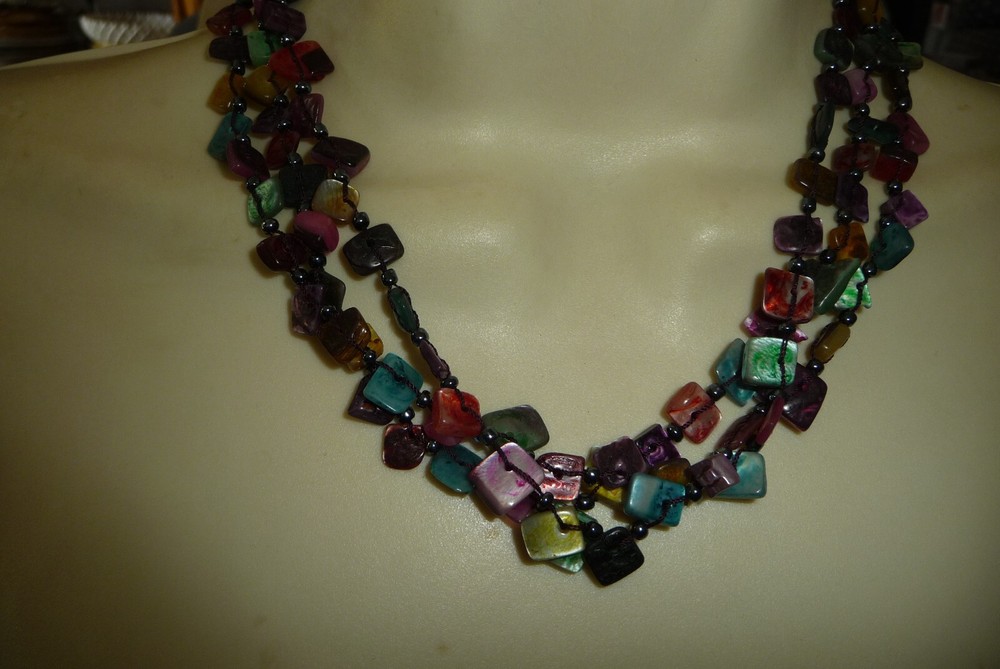 #17/20A NECKLACE 8″L 3 STRAND MULTO DYED MOP SHELL SQUARE WRAPPED IN BLACK CORD