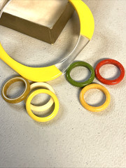Plastic Lucite Bangle Bracelet Yellow Clear Laminate Mod Retro Spring 6 Rings