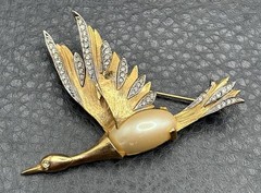 VTG Bird Brooch Faux Pearl Belly Rhinestone Wings Pin Gold Tone Silver Two Tone