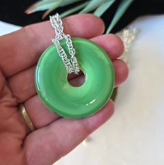 Vintage Art Glass Circle Pendant Chain Necklace 32″L