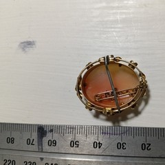 9CT GOLD CAMEO BROOCH