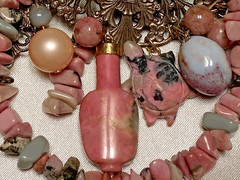 Stunning roxsann Pink Rhodonite Faux Pearl Moonglow Bead Charm Pendant Necklace