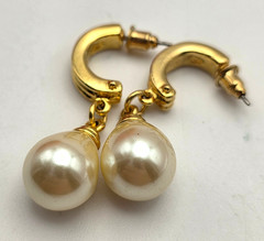 Carolee Gold Tone Faux Pearl Teardrop Hoop Drop Earrings 1.5 In Vintage
