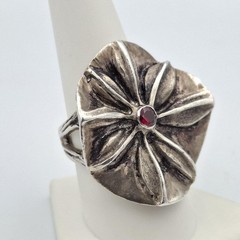 Vintage 925 Sterling Silver Round Red Topaz Flower Seed Pod Statement Ring sz 8