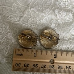 Vintage Hobe Signed Gold Tone Clip On Earrings Jewelry JMS-49