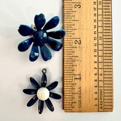 Vintage 1960s Red White & Blue MOD & NICE!! Enamel Flower Brooch Pin Earring Lot