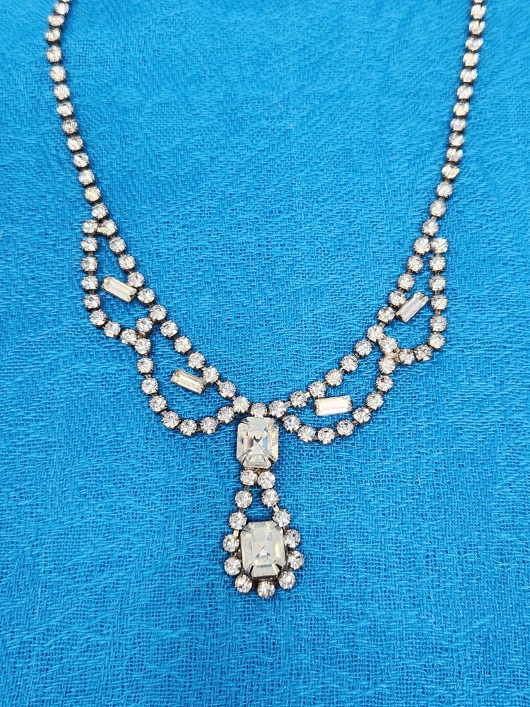 Clear Rhinestone Choker Necklace Vintage Dangle Drop Pendant 15.5 Inches Sparkly