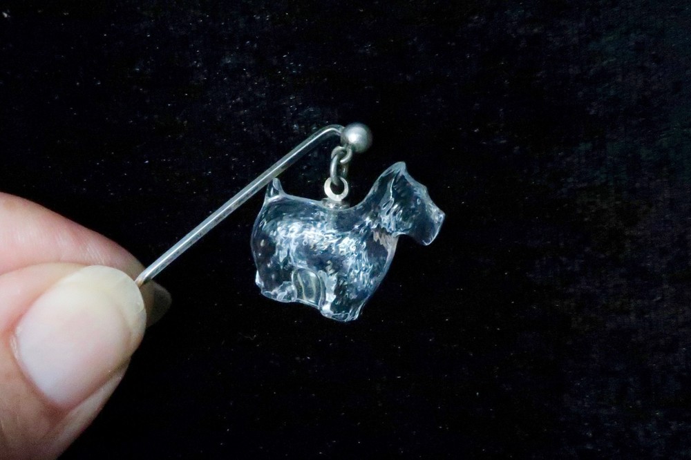 Lovely Antique Sterling Sliver And Crystal Glass Scotty Dog Stickpin
