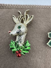 Vintage Christmas Pins Reindeer, Wreath Jewelry Mixed Lot Crafts – 8 total