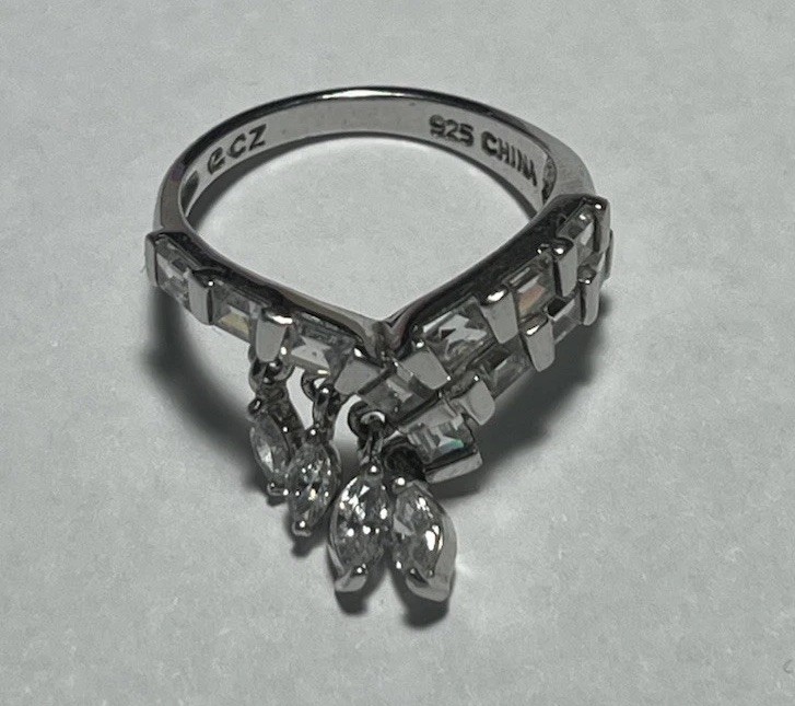 Vtg Ross Simons Sterling Silver White CZ Stone Dangle Charm 925 Ring Size 6