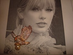 STUNNING SIGNED AD2001 EAGLE W/PEARL PAVE’ CRYSTAL RHINESTONES BROOCH GOLD PLATE
