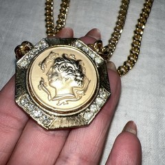 VTG NWT LISNER Runway Statement Roman Coin Rhinestone Medallion Necklace 28” .