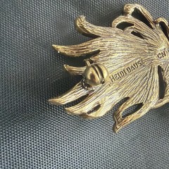 Heidi Daus Gold Tone Peacock Feather Brooch Pin Signed