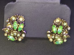 Vtg Set Hollycraft Uranium 1950’s Green Rhinestone Brooch Earrings *Glows UV