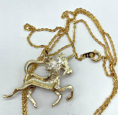 VTG Textured Gold-tone Unicorn Pendant necklace 24″ Fantasy Mythical